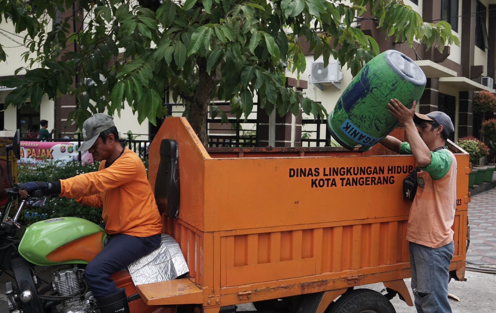 DLH Kota Tangerang tetapkan tarif retribusi sampah usaha kuliner Rp175 ribu/rit, dibayar non tunai via aplikasi SIRITASE.