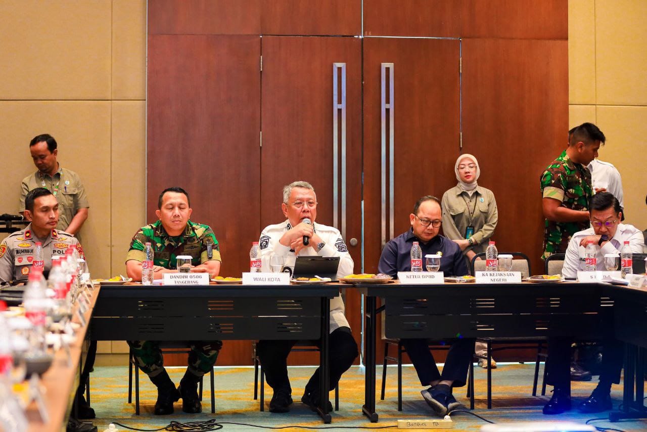 HUT RI ke-80 Tangsel dirayakan unik di Batalion Kavaleri. Mantan napiter ikut serta, Wali Kota Benyamin naik tank Scorpion.