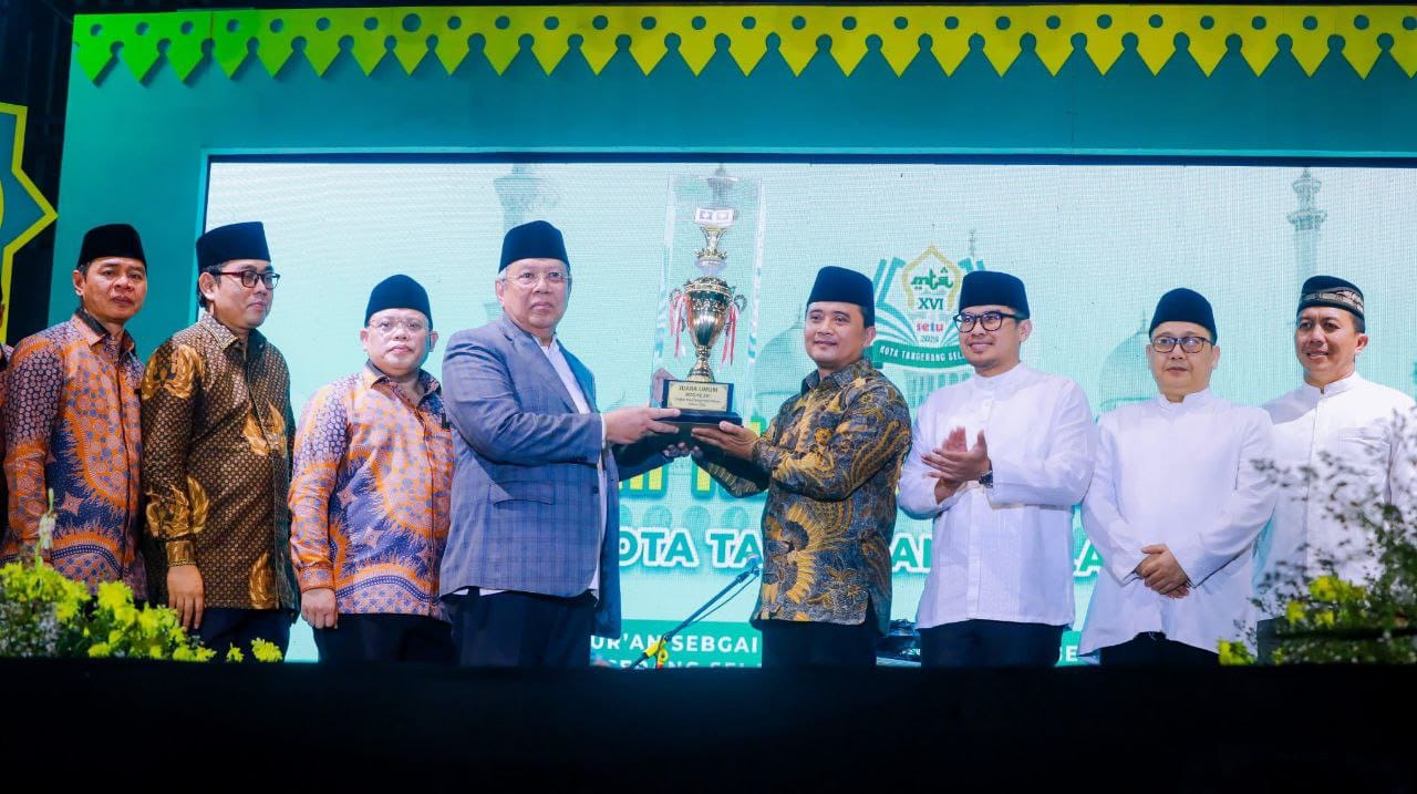 MTQ ke-16 Kota Tangsel resmi ditutup, Pamulang keluar sebagai juara umum. MTQ tahun ini hadirkan inovasi perlombaan inklusif dan religius.