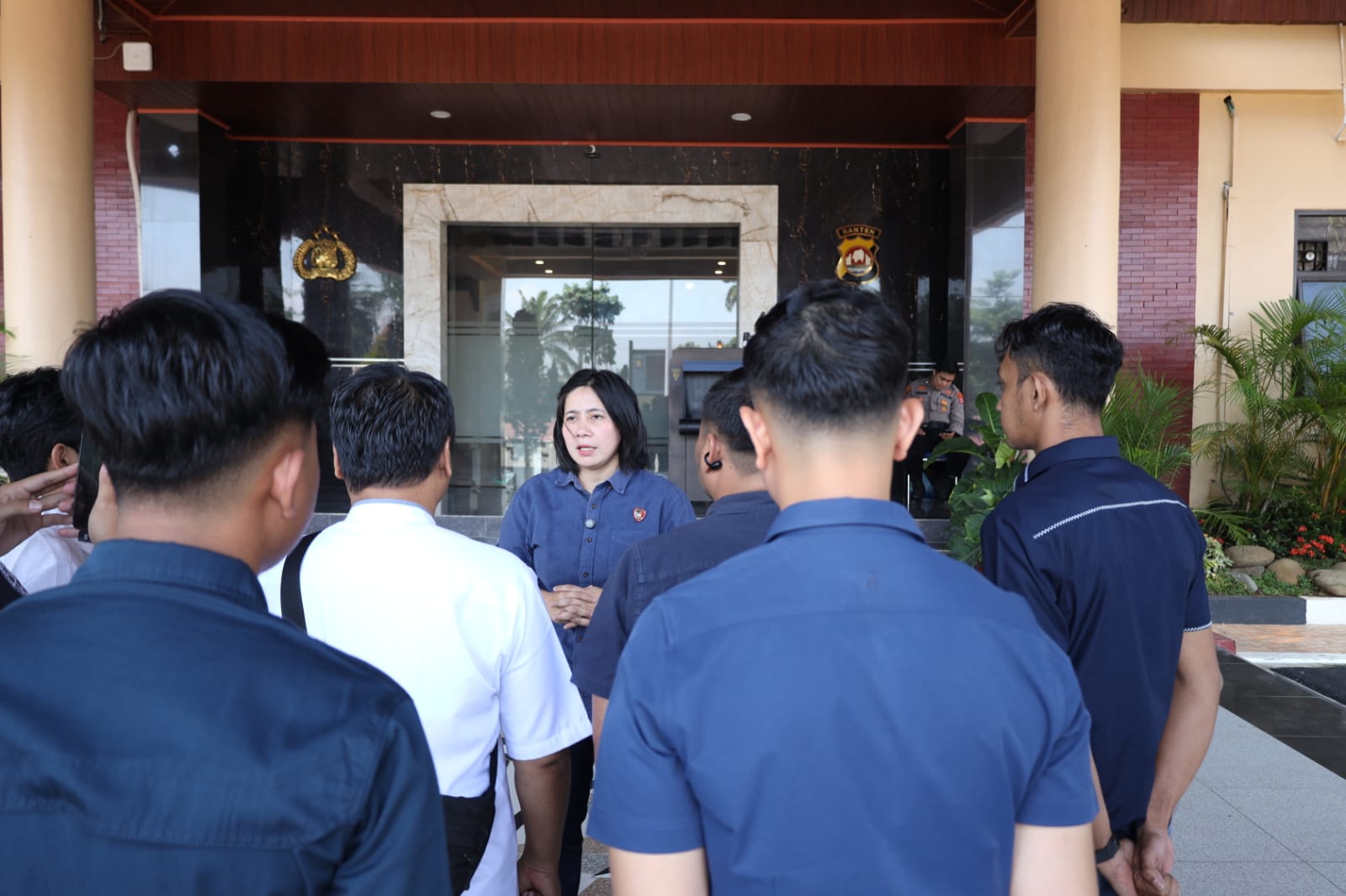 Satgas TPPO Banten gagalkan pemberangkatan ilegal 3 calon TKW ke Malaysia. Polisi ingatkan masyarakat jangan tergiur gaji tinggi.