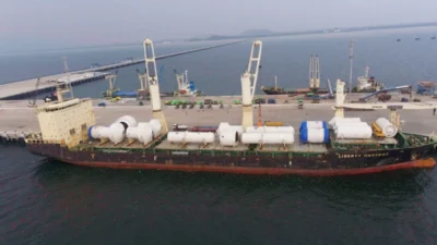 Terminal Kijing di Mempawah yang dikelola PTP Nonpetikemas Cabang Pontianak menjadi urat nadi ekonomi Kalimantan Barat.