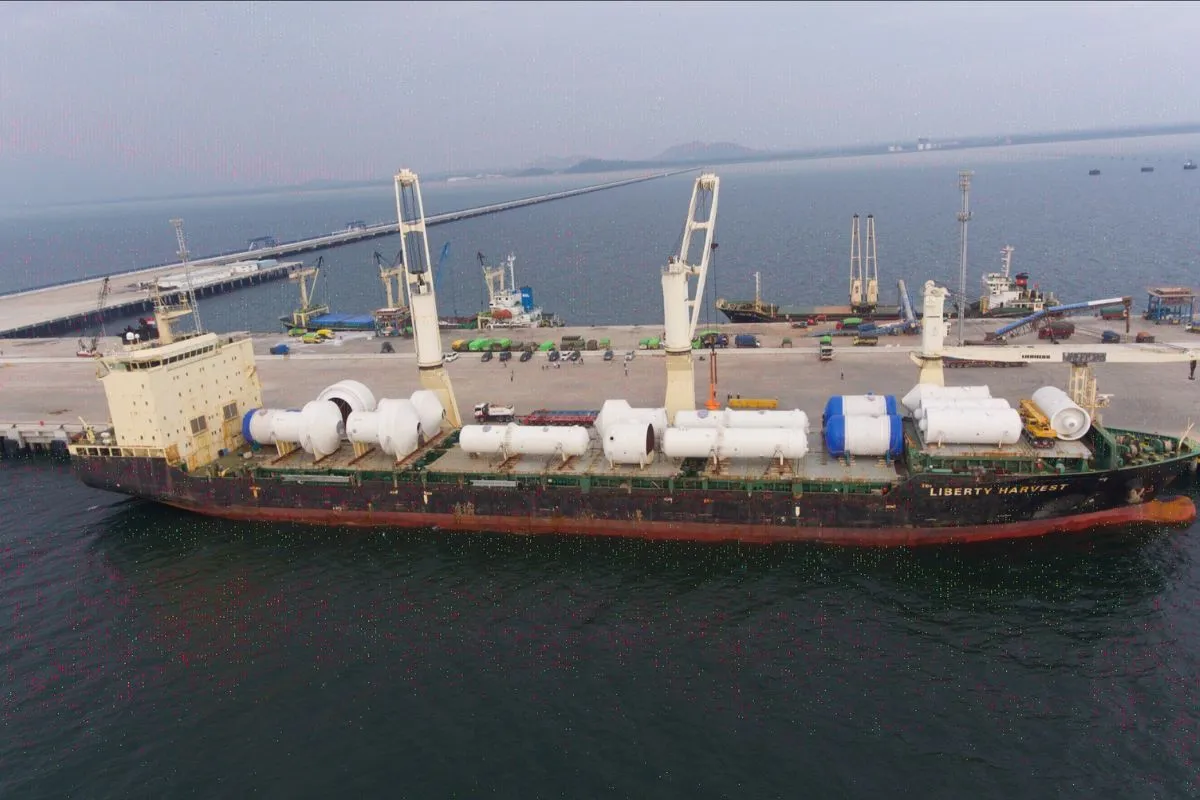 Terminal Kijing di Mempawah yang dikelola PTP Nonpetikemas Cabang Pontianak menjadi urat nadi ekonomi Kalimantan Barat.