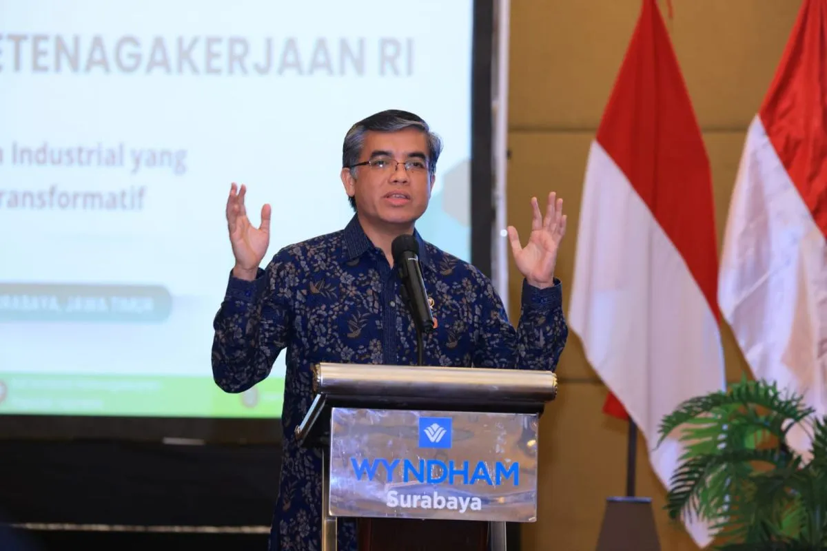 Menteri Ketenagakerjaan Yassierli mengatakan hubungan industrial yang harmonis dan kondusif mampu menyelesaikan banyak tantangan ketenagakerjaan yang ada saat ini