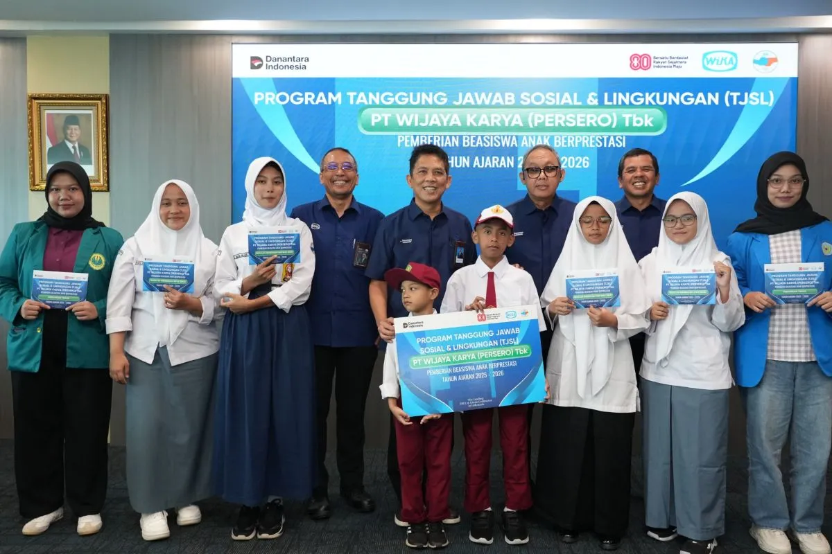 PT Wijaya Karya (WIKA), perusahaan konstruksi terkemuka di Indonesia, melalui program Tanggung Jawab Sosial dan Lingkungan (TJSL) menyalurkan beasiswa pendidikan kepada 161 anak berprestasi dari keluarga yang membutuhkan. Penyerahan dilakukan secara simbolis oleh Direktur Utama WIKA Agung Budi Waskito (BW), kepada perwakilan siswa di Jakarta. Senin (11/08/2025).