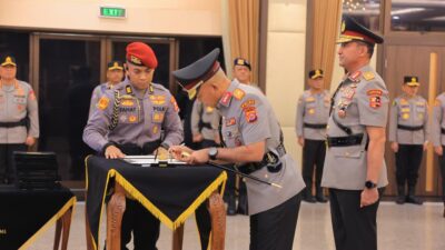 Brigjen Pol Hengki resmi dilantik Kapolda Banten oleh Kapolri. Pergantian ini diharapkan tingkatkan kinerja dan kepercayaan Polri.