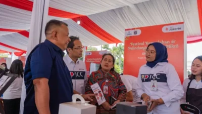 Bank Jakarta mendukung penuh upaya pemberdayaan UMKM melalui partisipasi aktif dalam Festival Kemudahan & Perlindungan UMKM 2025 yang digelar Kementerian UMKM di Kawasan Kota Tua, Jakarta. Acara ini menjadi ajang kolaborasi strategis lintas kementerian, lembaga, BUMN/BUMD, serta berbagai pemangku kepentingan untuk memperkuat ekosistem usaha mikro di Indonesia.