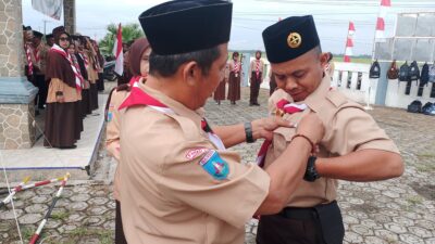 Babinsa Pandeglang, Serka Dede Suharsono, raih Lencana Pancawarsa I dari Kwarda Banten pada Hari Pramuka ke-64.