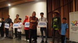 Sinar Mas Land salurkan Rp300 juta bagi 306 penerima melalui Program Bantuan Pendidikan 2025, wujud nyata komitmen CSR.
