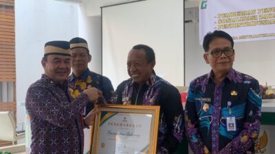 Sekda Tangerang hadiri Baznas Award 2025, 250 UMKM terima modal usaha. Pemkab-Baznas sinergi dukung kesejahteraan masyarakat.