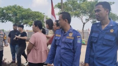 Damkar Tangsel evakuasi anjing liar di Pondok Aren usai bocah digigit hingga dirawat dan mendapat suntikan anti-rabies.