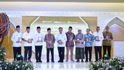 APP Group dan Sinar Mas wakafkan 1.000 Alquran saat peresmian Masjid Raya BSD. Wujud komitmen literasi keagamaan dan toleransi antariman.