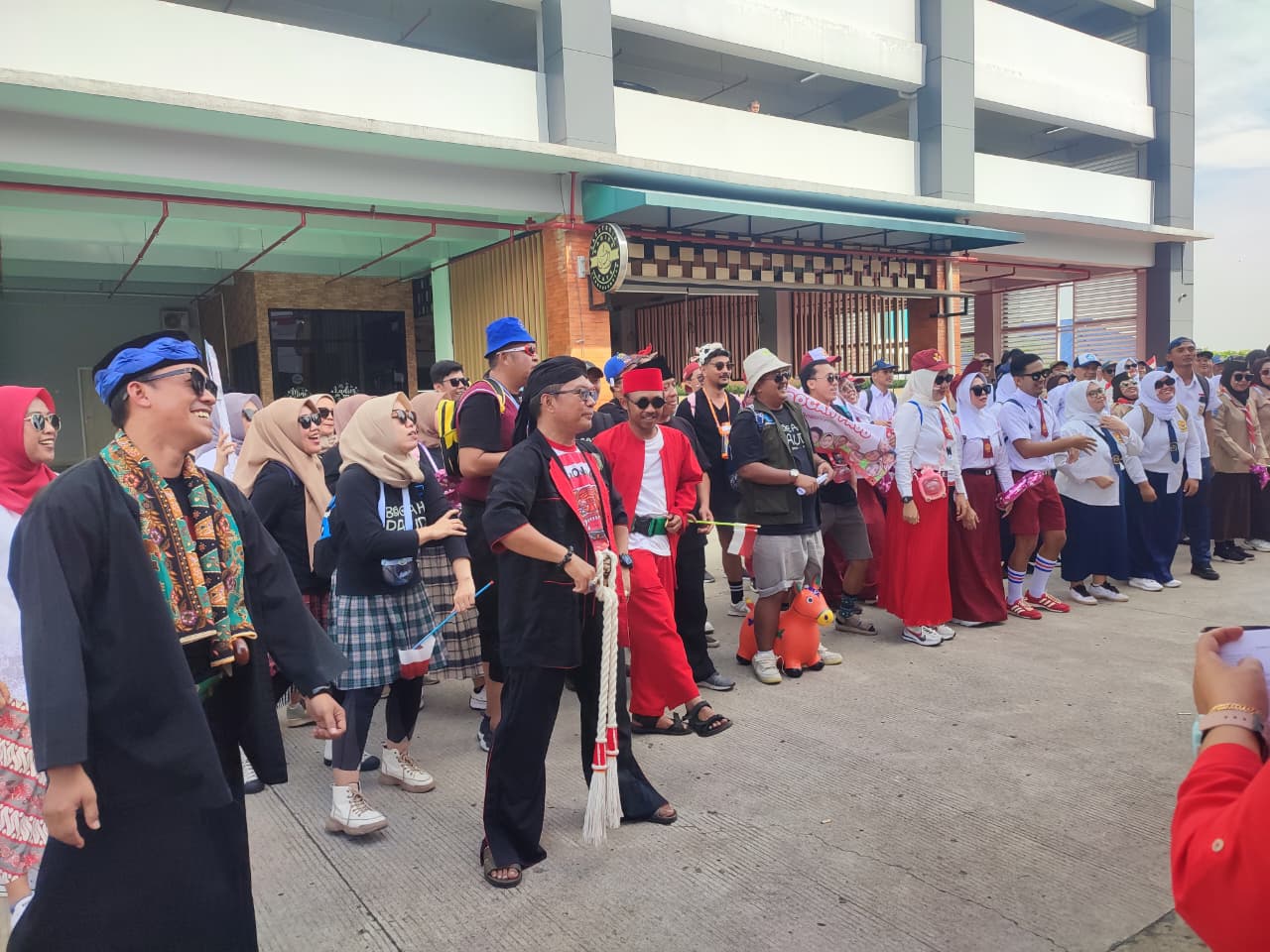 Kemeriahan HUT RI ke-80 di Tangsel diramaikan parade dan lomba antar OPD, wujudkan semangat nasionalisme dan kebersamaan.