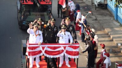 Parade tank warnai HUT RI ke-80 di Tangsel, dipimpin Wali Kota Benyamin Davnie. Ribuan warga antusias meriahkan kemerdekaan.