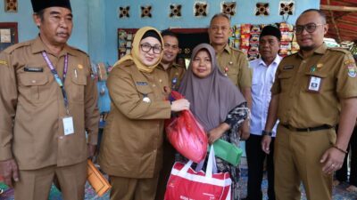 Wabup Tangerang Intan Nurul Hikmah salurkan bantuan bagi 46 KK korban puting beliung di Jambe, ajak warga tingkatkan kesiapsiagaan.