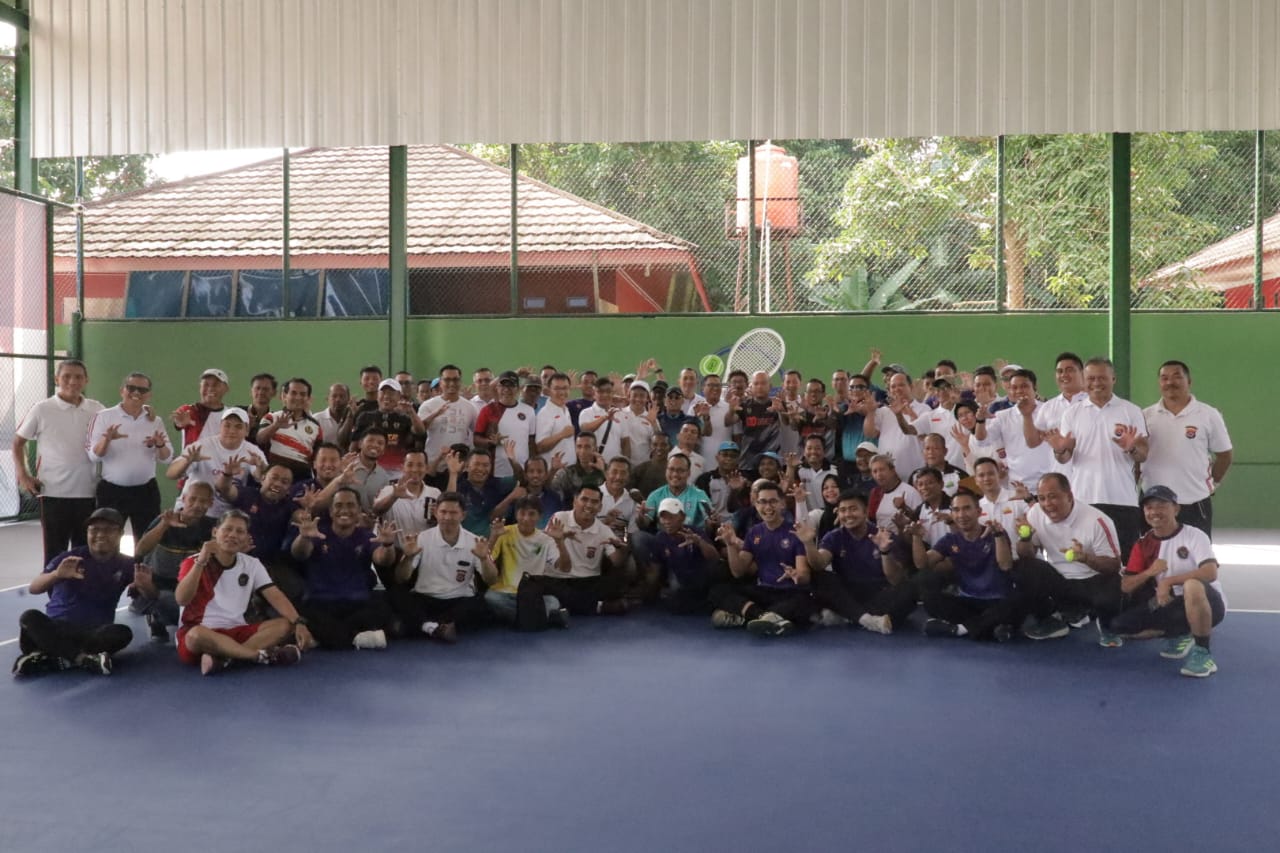 Turnamen Tenis Kapolda Banten Cup 2025 di Serang meriahkan HUT RI ke-80, diikuti 180 atlet dari 20 tim berbagai daerah.