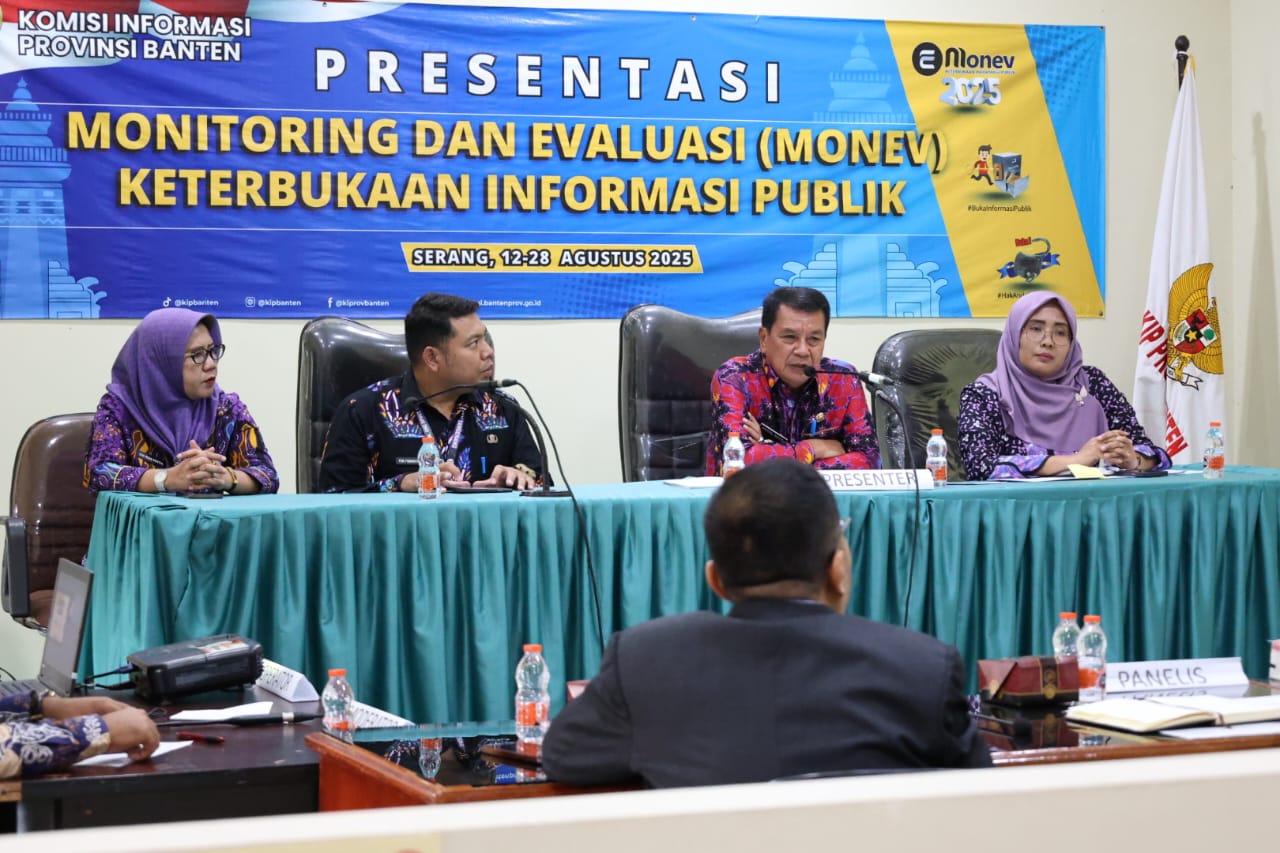 Bupati Maesyal Rasyid Sampaikan Presentasi Monev Keterbukaan Informasi Publik di KIP Banten