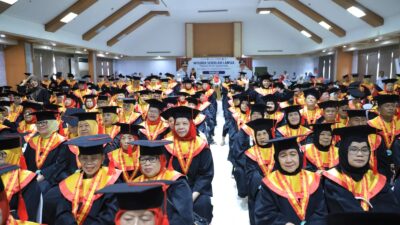 390 lansia dari 13 kecamatan diwisuda Pemkot Tangerang. Bukti semangat belajar tak kenal usia dan pemberdayaan lansia tangguh.