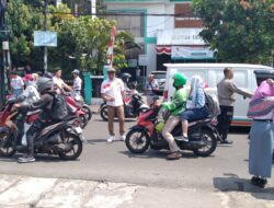 Pelajar dan Karang Taruna Tangsel Bagikan 1.000 Bendera Merah Putih, Ajak Masyarakat Kibarkan Semangat Patriotisme