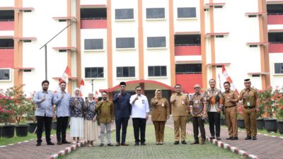 Wabup Intan dan Dirjen Dikdasmen resmikan lapangan Islamic Village. Investasi pendidikan ini wujudkan generasi unggul.