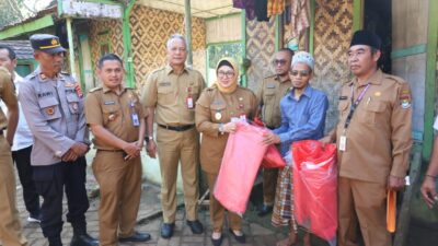 Wabup Intan dan Camat Jambe salurkan bantuan bagi 46 KK korban puting beliung di Desa Taban, wujud kepedulian Pemkab Tangerang.
