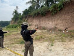 Srikandi Brimob Polda Banten Tingkatkan Ketangguhan Lewat Latihan Menembak