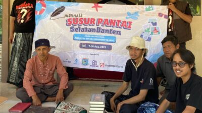 Jurnalis Tangsel salurkan Al-Qur’an, perlengkapan salat, dan bantuan tunai ke puluhan surau di pesisir Sukabumi–Lebak, Banten.