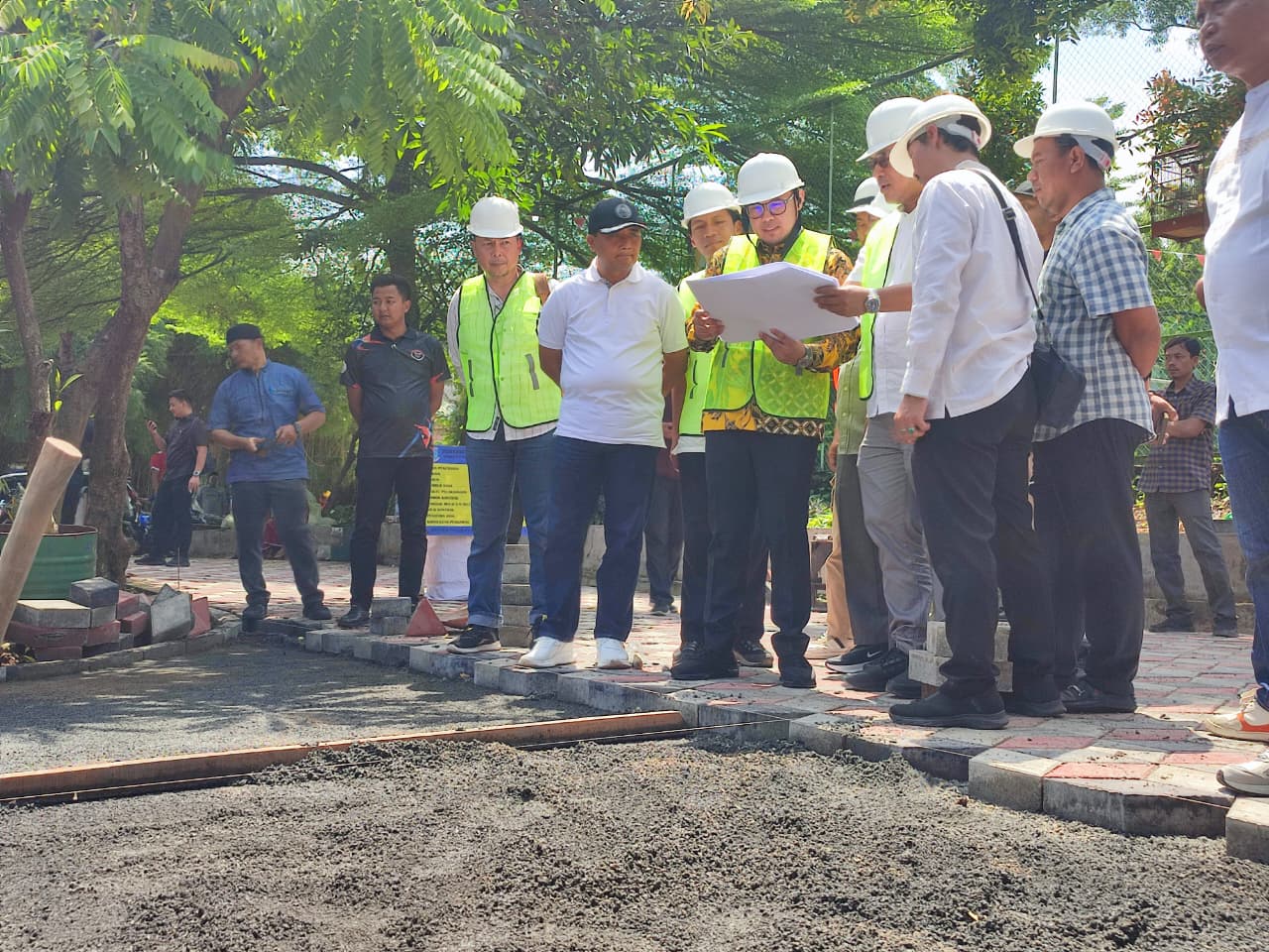 Pemkot Tangsel tata infrastruktur Arya Graha dengan betonisasi jalan, drainase baru, dan revitalisasi kawasan untuk atasi banjir.