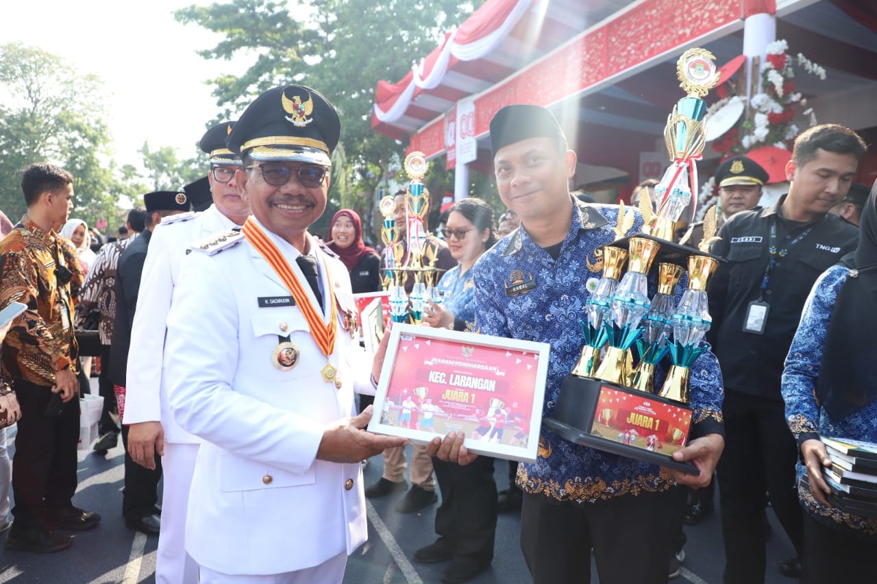 Kota Tangerang gelar lomba tarik tambang daring antar kecamatan untuk HUT RI ke-80. Kecamatan Larangan keluar sebagai juara.