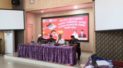 Porcam Kecamatan Jambe 2025 meriahkan HUT RI ke-80 dengan bulutangkis, voli, dan catur, mempererat kebersamaan warga.