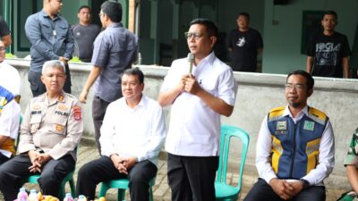 Bupati Tangerang dan Gubernur Banten meninjau banjir di Permata 2 Balaraja, bahas solusi saluran air dan tandon untuk pencegahan.