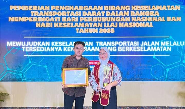 Siswi SMKN 3 Kota Tangerang raih juara nasional lewat inovasi Stress Detector Box untuk keselamatan lalu lintas 2025.