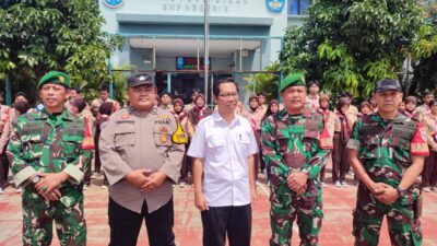 SMPN 8 Tangsel tetap aman dan kondusif, TNI-Polri mendukung kegiatan belajar siswa agar berjalan lancar dan nyaman.
