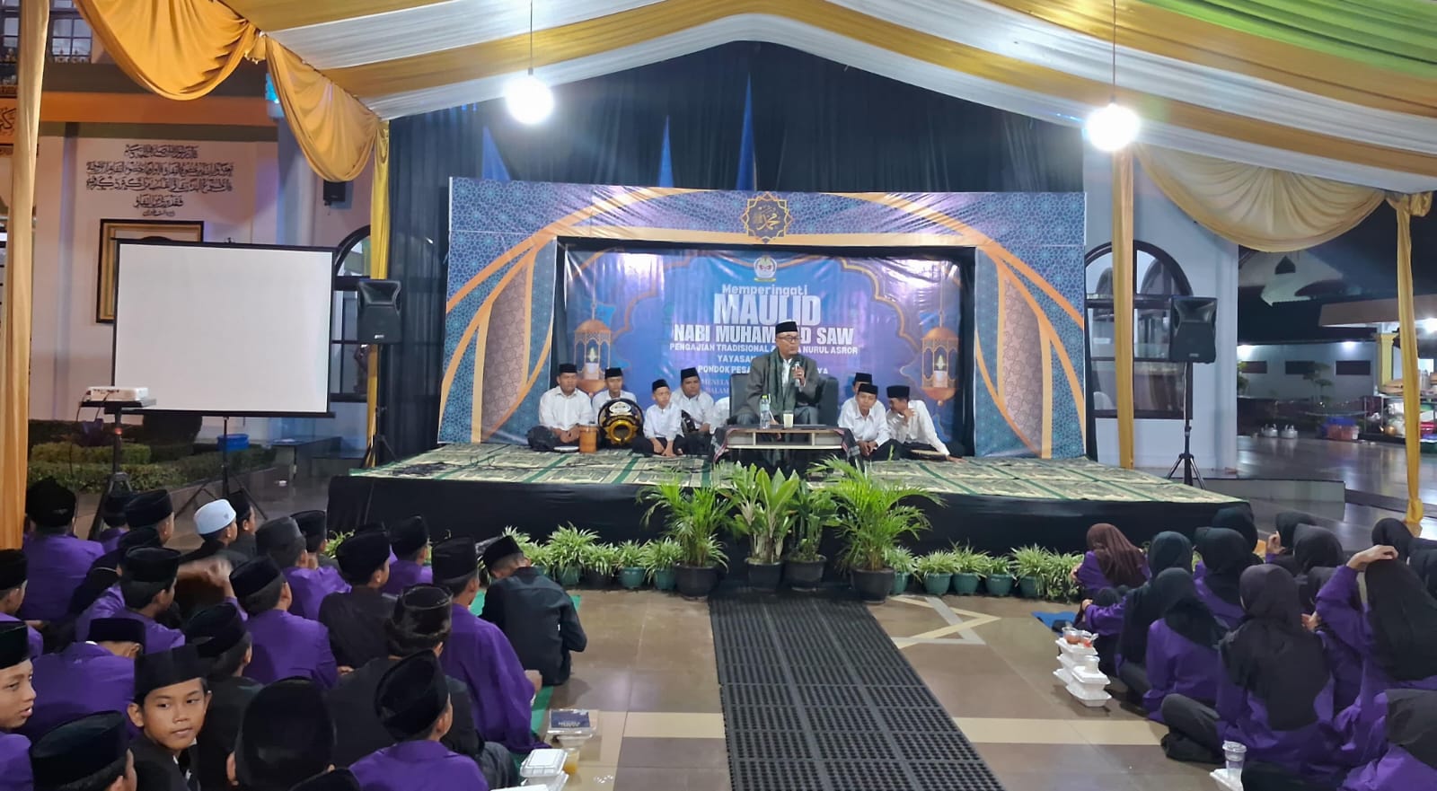 Santri YSB Suryalaya Tasikmalaya peringati Maulid Nabi 1447 H dengan lomba, pengajian, dan tabligh akbar penuh khidmat.