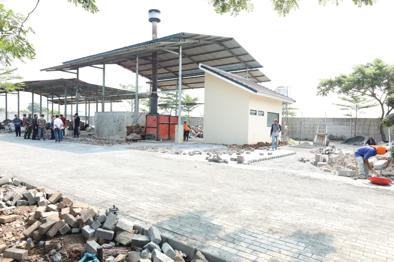 Pemkab Tangerang dorong pembangunan TPS 3R di perumahan dan industri untuk kurangi sampah TPA serta ciptakan nilai ekonomis.