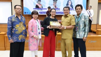 Bupati Tangerang H. Maesyal Rasyid memberi kuliah umum di UNIPI Curug, ajak mahasiswa berinovasi, kreatif, dan siap hadapi tantangan global.