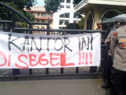 Skeptis Evaluasi Tunjangan DPRD, Mahasiswa Geruduk Pemkot Tangerang