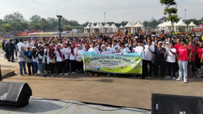 Ribuan warga Tangerang rayakan World Clean Up Day 2025 dengan aksi bersih-bersih serentak demi wujudkan target bebas sampah 2029.