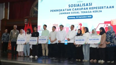 Kementerian Ketenagakerjaan (Kemnaker) dan Kementerian Perhubungan (Kemenhub) terus mendorong peningkatan cakupan kepesertaan jaminan sosial tenaga kerja (Jamsostek) kepada pengemudi atau pekerja sektor logistik.