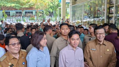 Wapres Gibran lakukan kunjungan mendadak ke SMPN Tangsel, pastikan belajar tatap muka dan program makan bergizi gratis berjalan lancar.