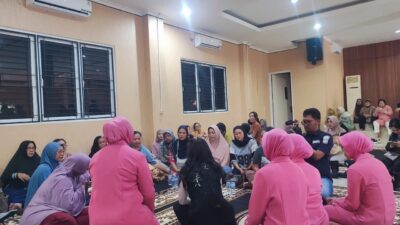 Puluhan korban kebakaran Asrama Polsek Serpong ditampung di Aula Kantor Kecamatan. Pemkot Tangsel siapkan posko dan bantuan darurat.