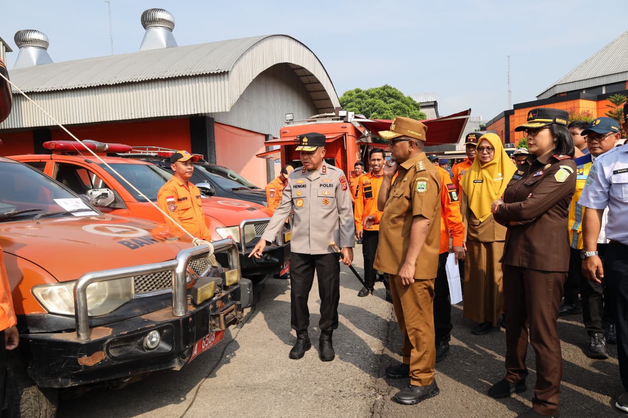 Kapolda Banten Irjen Pol Hengki ajak masyarakat siaga hadapi bencana 2025, perkuat sinergi TNI, Polri, Pemda, dan BPBD.