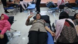 Polwan Polda Banten gelar donor darah peringati HUT ke-77, wujud kepedulian dan sinergi dengan PMI serta Kowad TNI demi kemanusiaan.