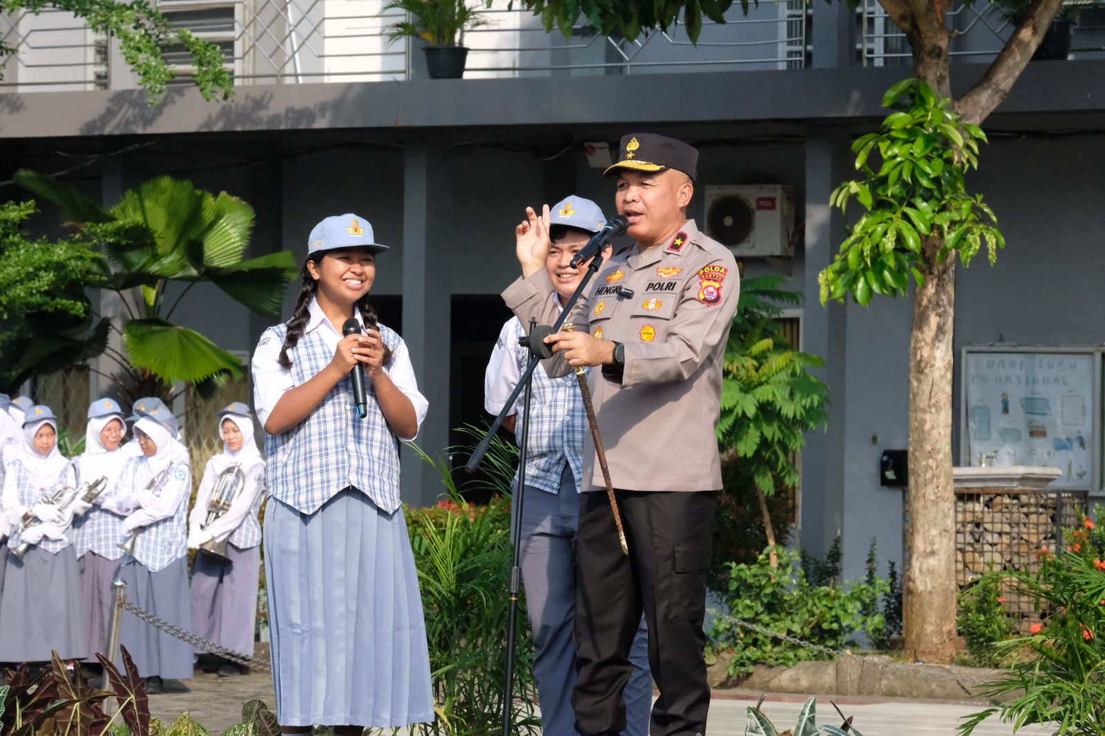 Kapolda Banten Brigjen Pol Hengki ingatkan pelajar SMA/SMK di Serang untuk bijak gunakan teknologi, jauhi narkoba, dan berprestasi.