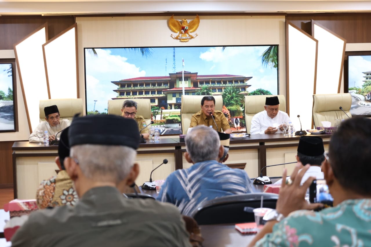 Bupati Tangerang silaturahmi dengan ulama dan tokoh agama, bahas kondisi bangsa serta rencana doa bersama demi keamanan daerah.