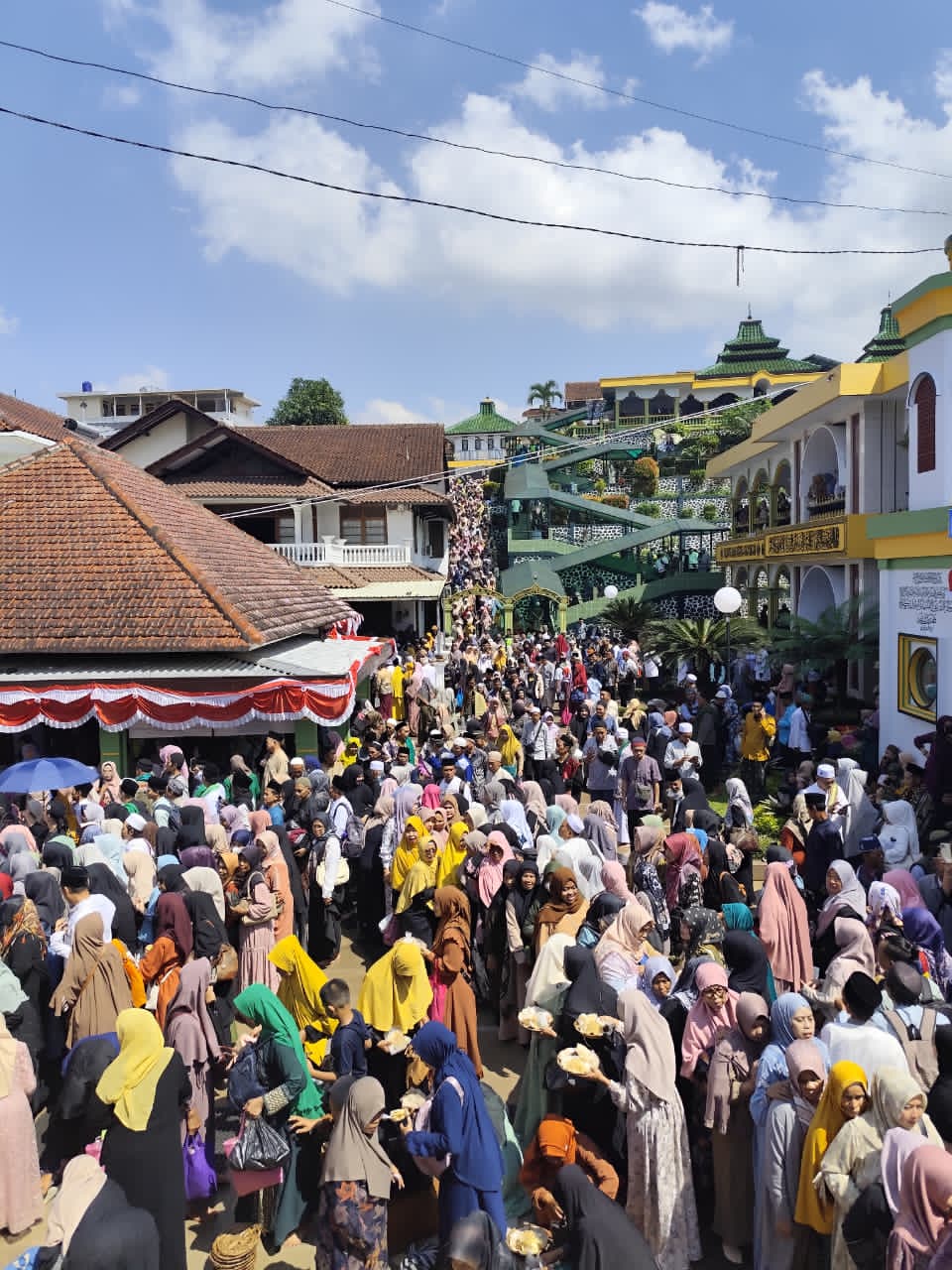 Ribuan ikhwan TQN hadiri Milad ke-120 Pesantren Suryalaya Tasikmalaya, peringati Haol Abah Sepuh dan Abah Anom penuh khidmat.