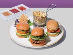 Promo Spesial Fame Hotel Gading Serpong: Trio Burger Lezat Hanya Rp65.000 Net
