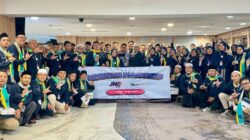 JNE memberangkatkan 1.643 karyawan beserta keluarga menunaikan umrah sebagai bentuk apresiasi dan pembinaan spiritual.