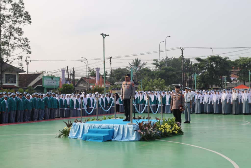 Wakapolda Banten ingatkan pelajar Tangerang bijak bermedia sosial, hindari tawuran, bullying, dan perilaku negatif lainnya.