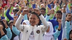 Wabup Pandeglang Iing Andri Supriadi ikuti Senam Sehat Cegah Osteoporosis bersama masyarakat di Alun-alun Pandeglang.