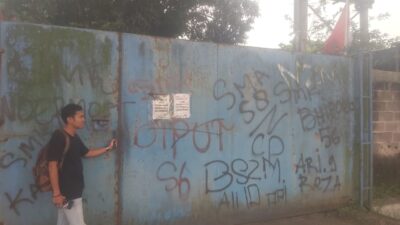 Asap pabrik plastik di Desa Sodong, Tigaraksa, ganggu aktivitas dapur umum MBG dan kesehatan warga setempat.